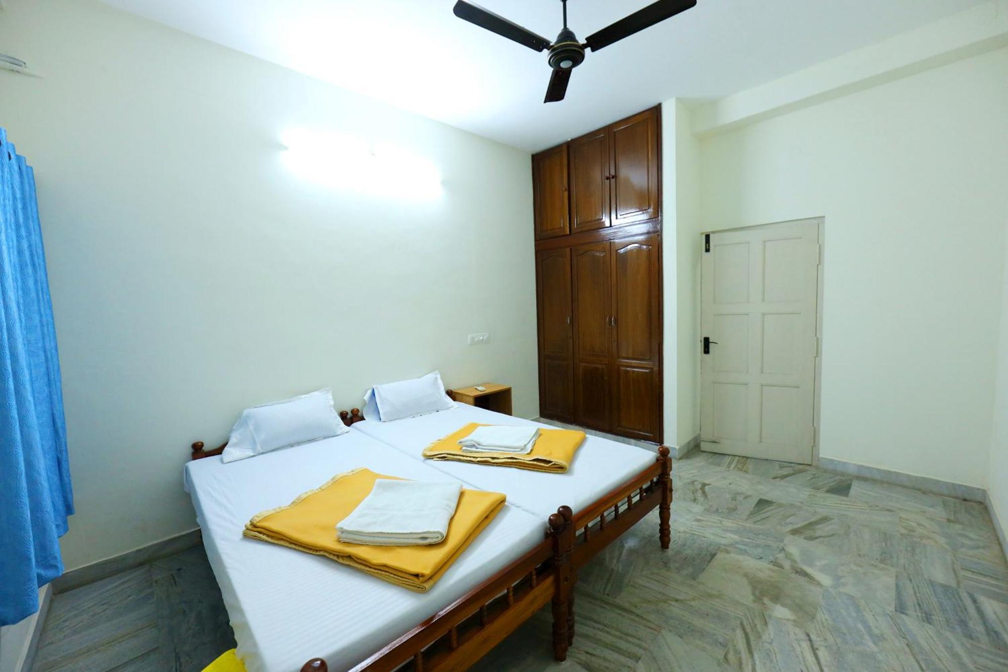 Temple View Residency Hotel Chottanikara Exterior photo