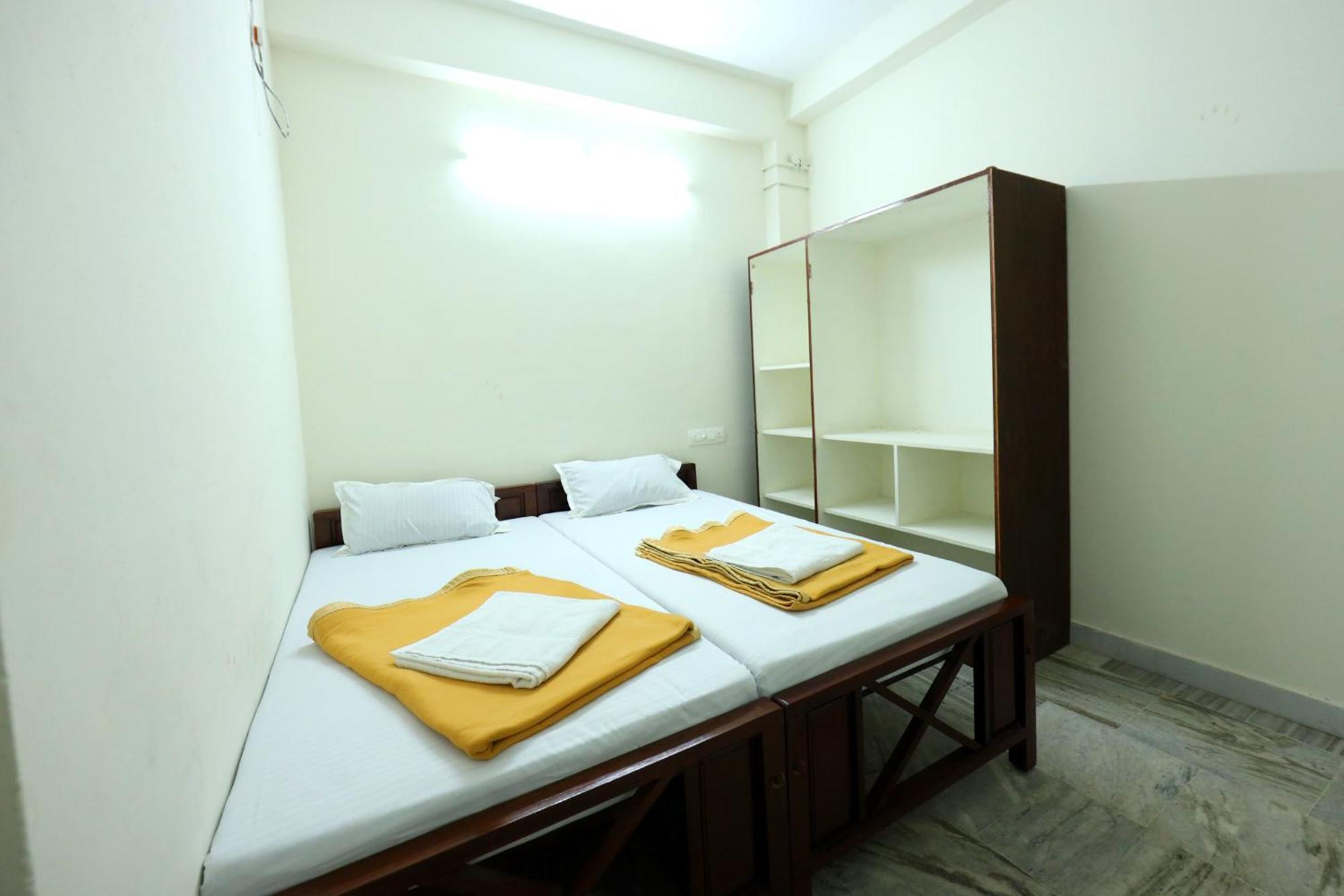 Temple View Residency Hotel Chottanikara Exterior photo